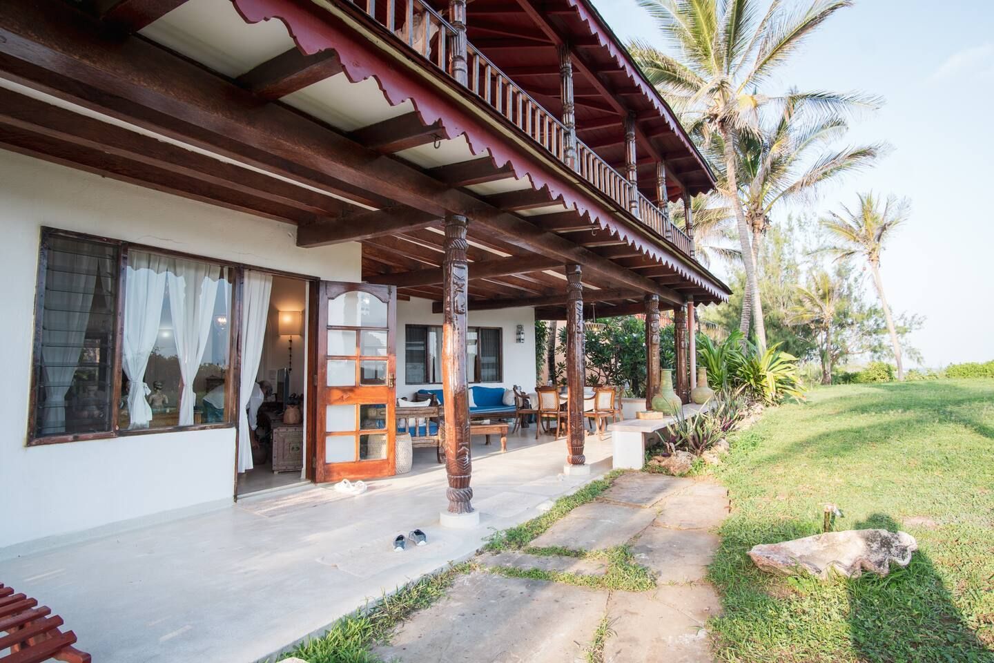 MoonGem on the beach — exterior